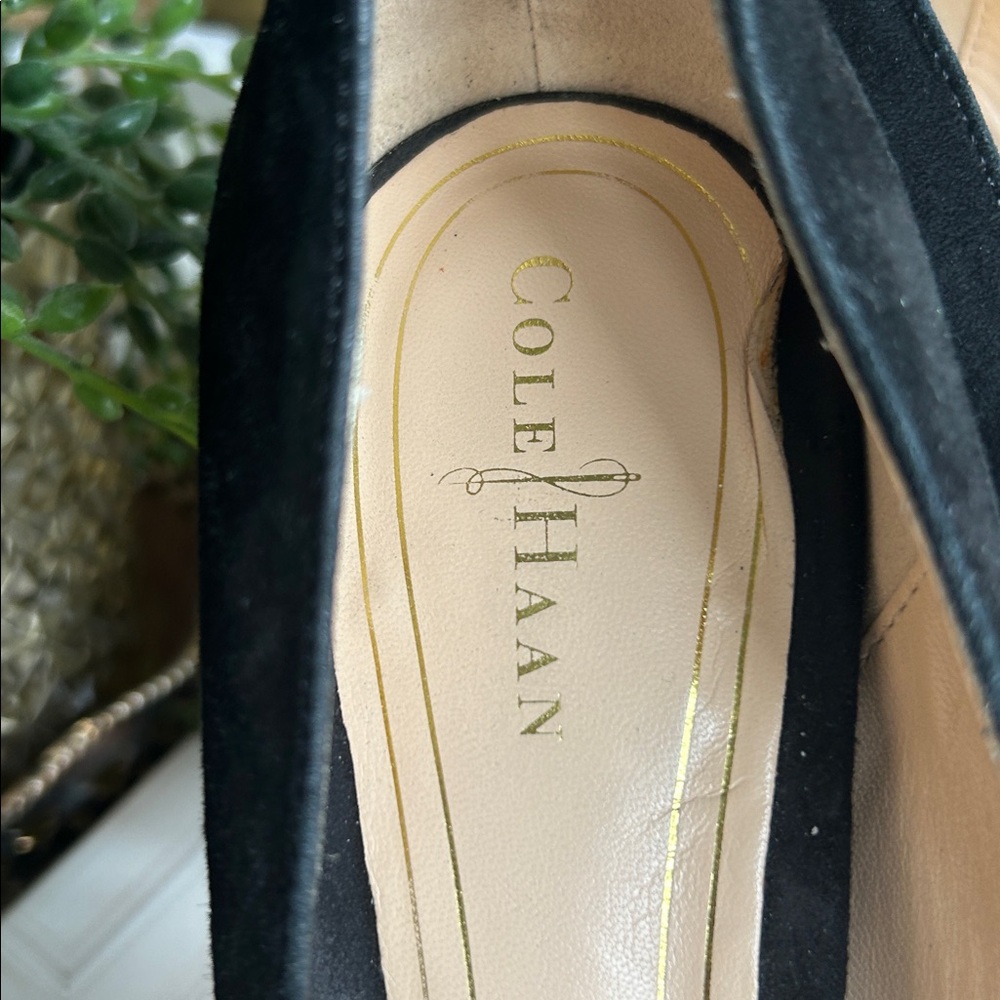Sexy Cole Haan Black Suede Pumps Size 7 - Picture 3 of 7